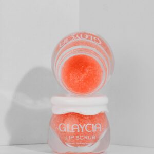 Peachy peach-lip scrub